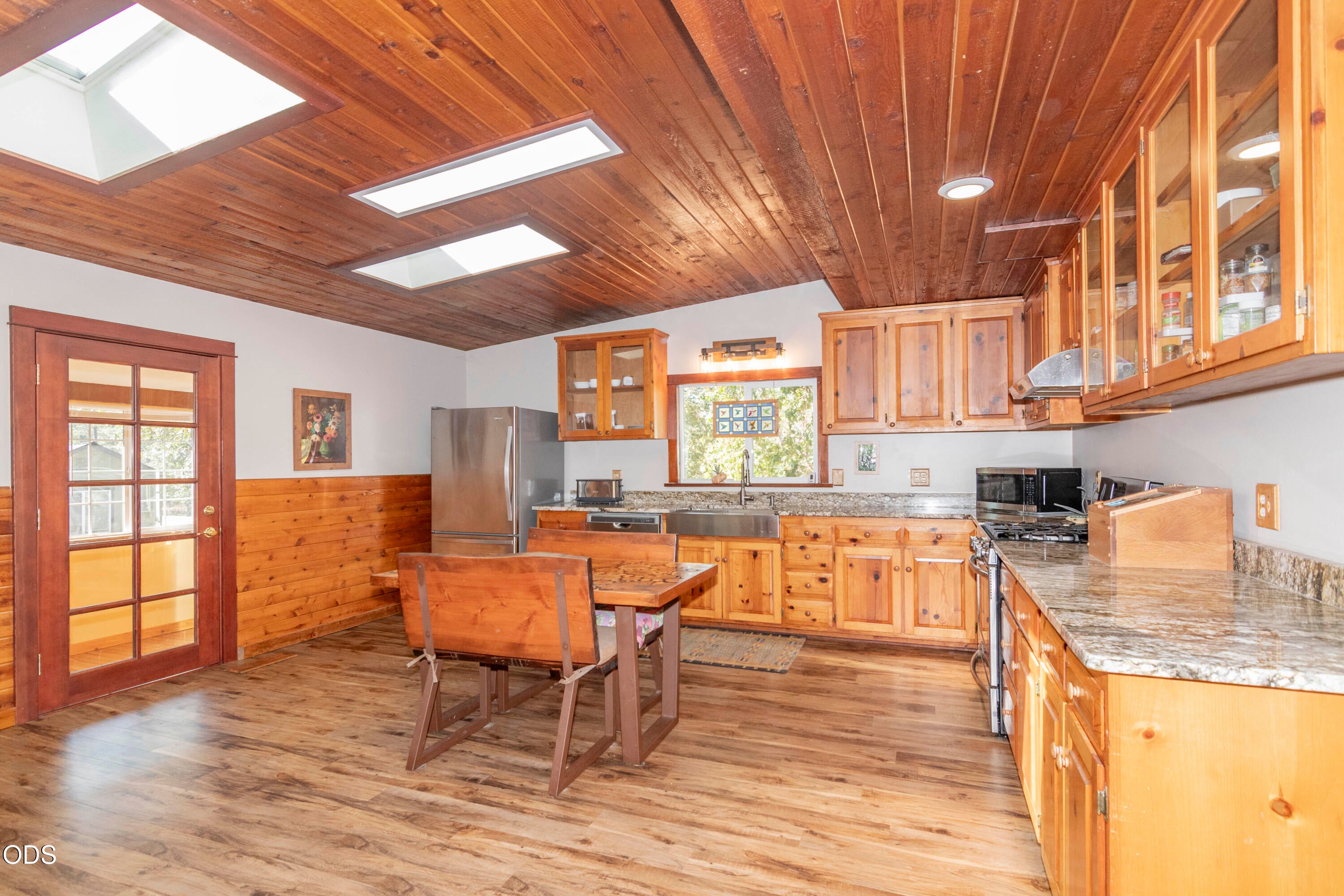 550 Earhart Road Rogue River, OR 97537 - Photo 7 of 53 Gallery Image 7