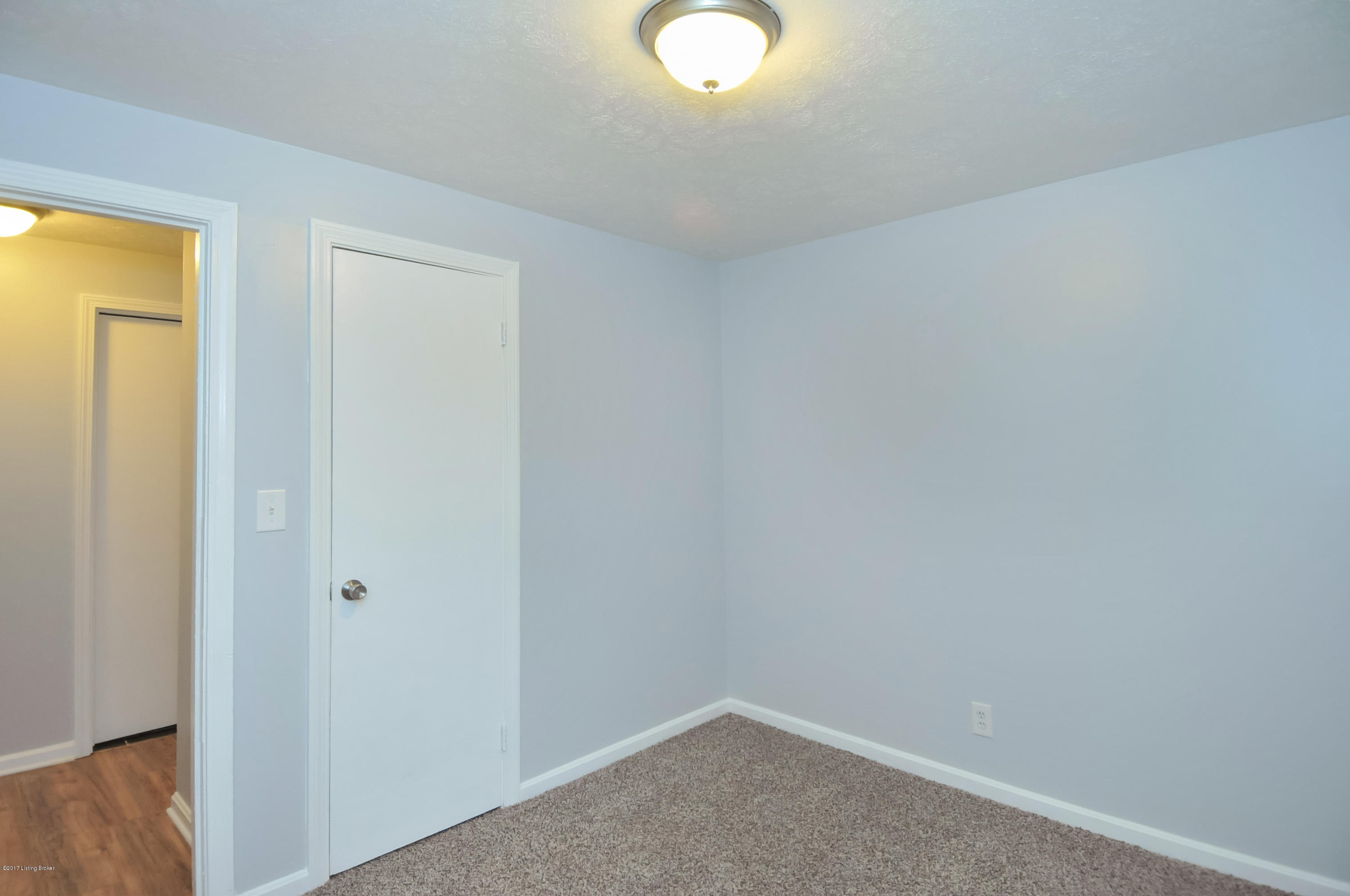 7914 Bluebonnet Road Louisville, KY 40258 - Photo 21 of 33 7419BluebonnetRd-21