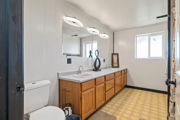$975,500 | 61 South 400th Street West, Burley, ID 83318