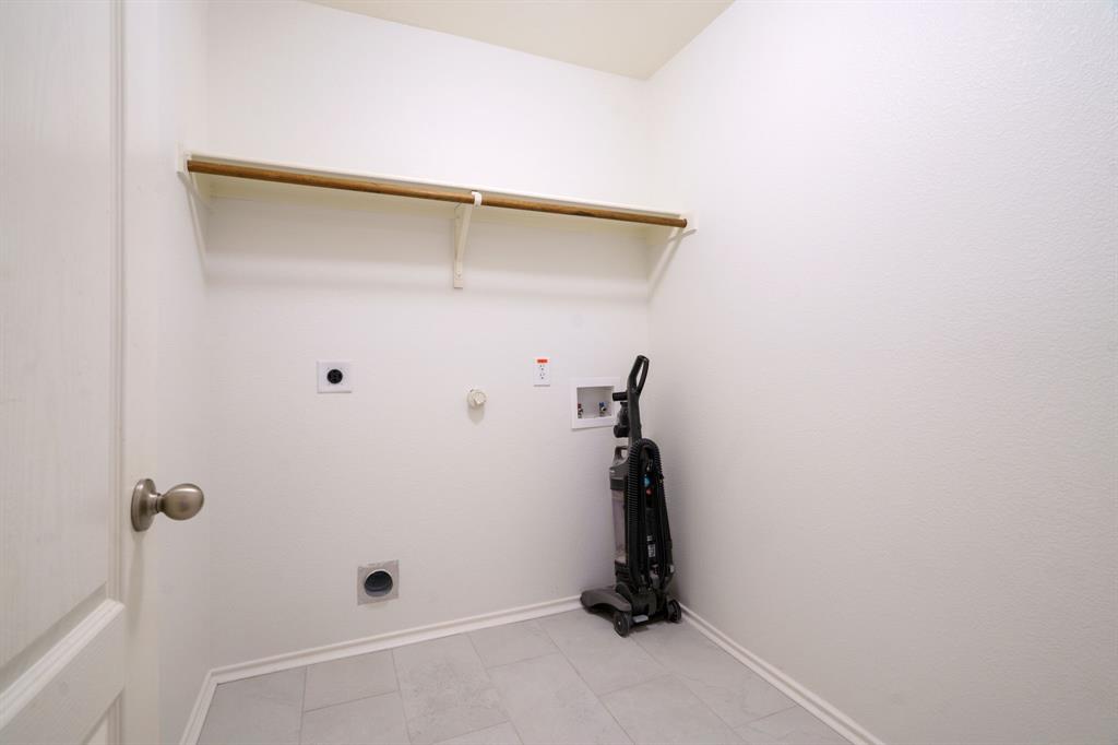 14813 North Spring Ridge Circle Balch Springs, TX 75180 - Photo 15 of 22 a view of small space