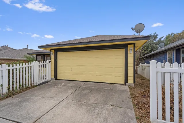 $1,895 | 744 Fairway, Kyle, TX 78640