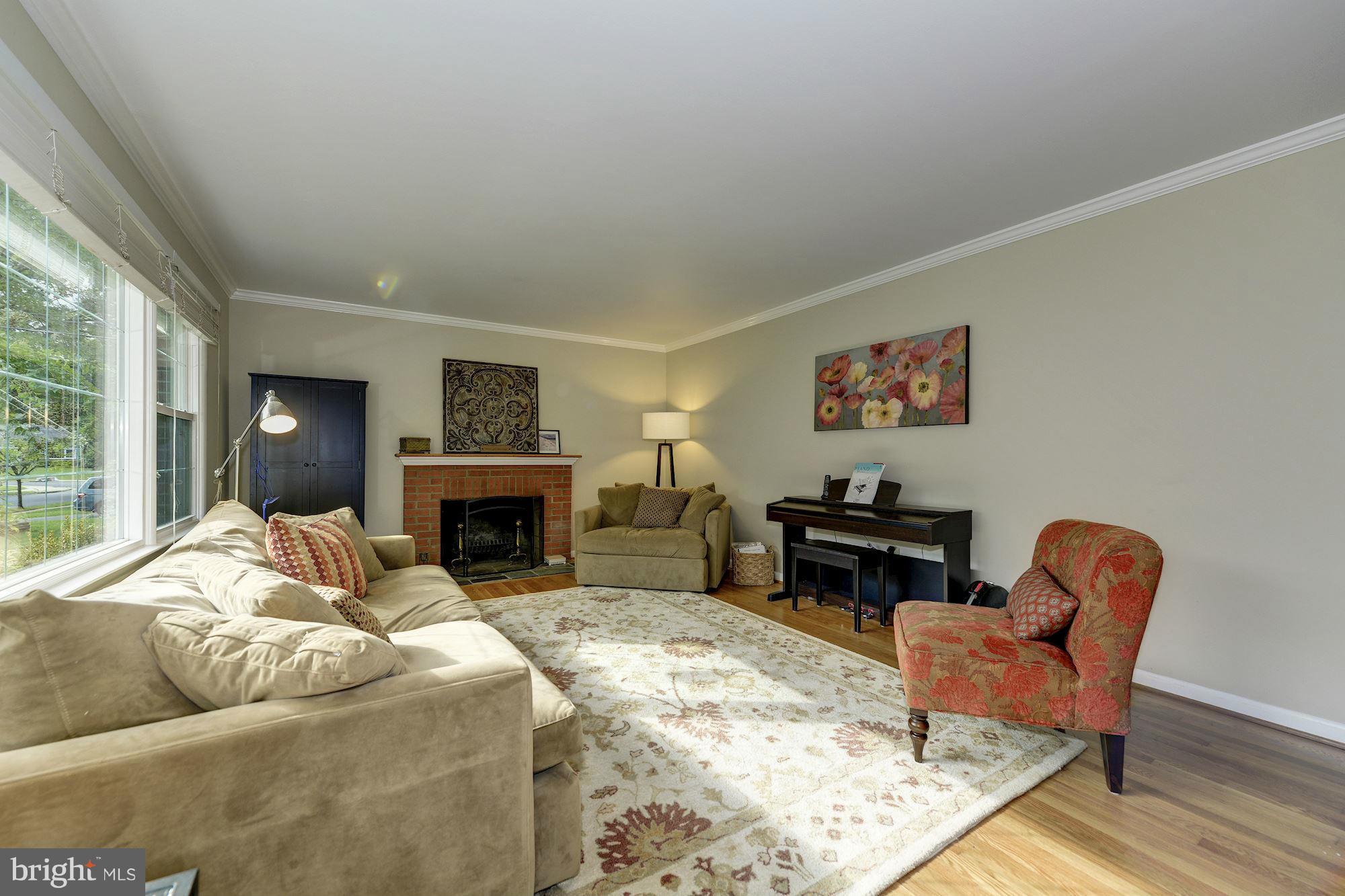 8706 Bradgate Road Alexandria, VA 22308 - Photo 12 of 31 Spacious living room