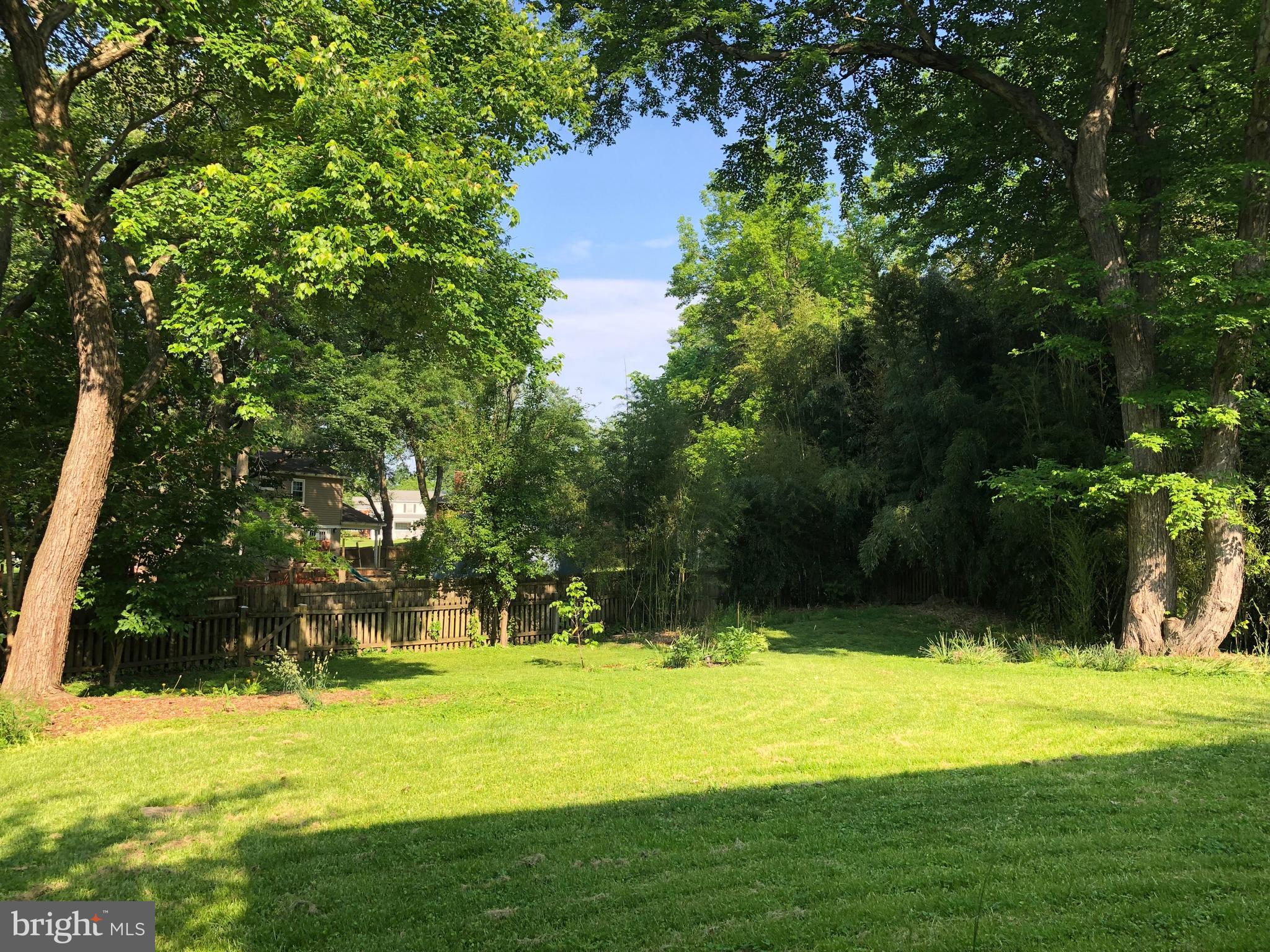 8706 Bradgate Road Alexandria, VA 22308 - Photo 28 of 31 Large, fully fenced yard
