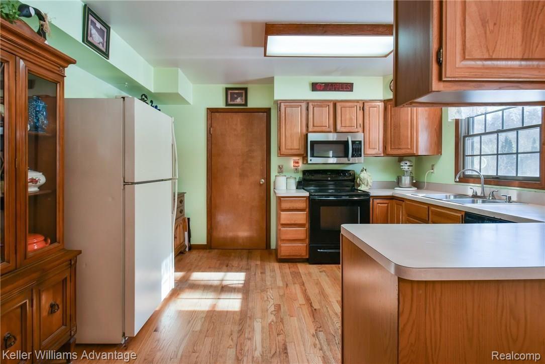 40449 Willis Road Belleville, MI 48111 - Photo 9 of 35 DSC_3502.jpg