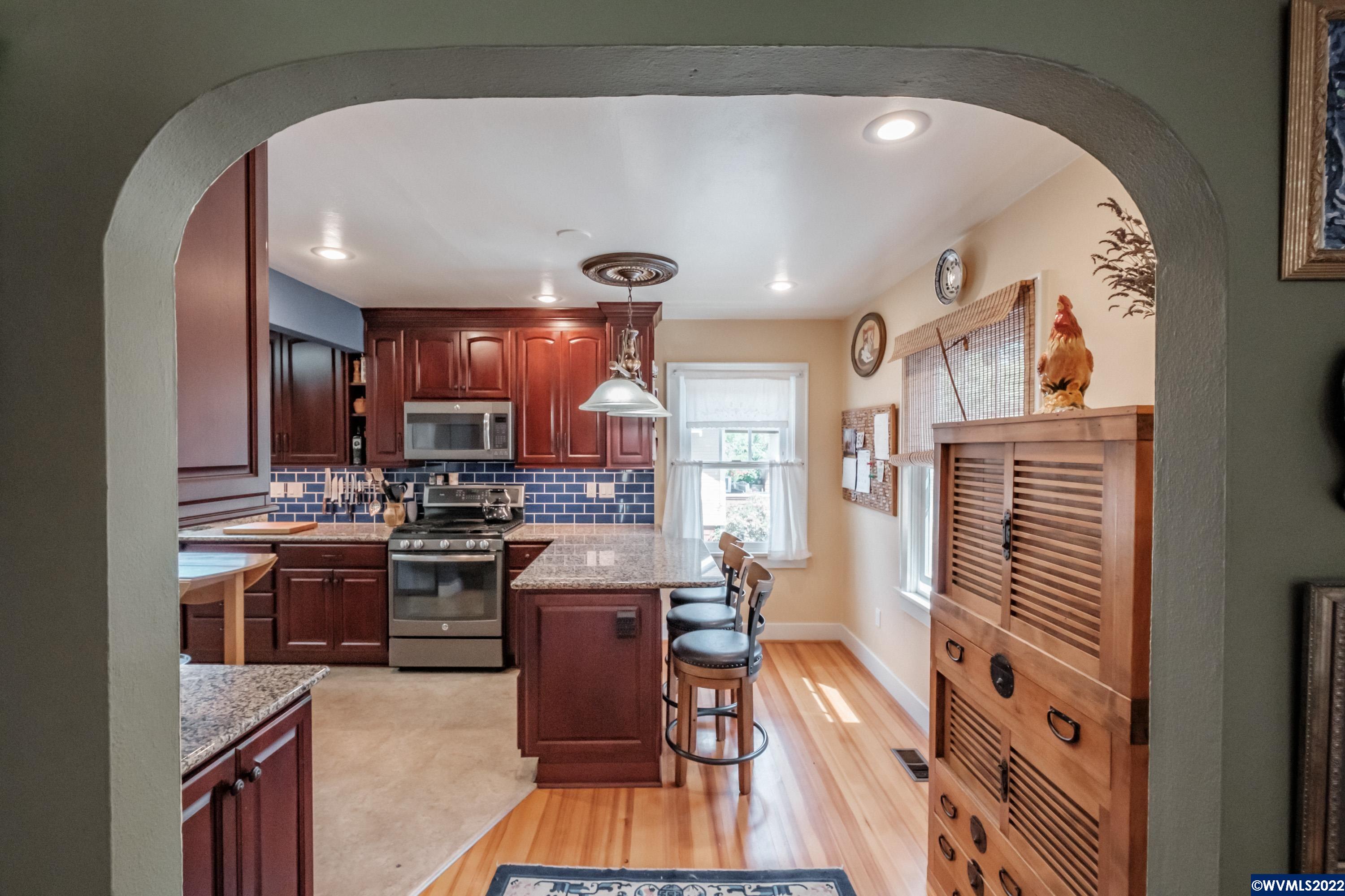 942 Southwest 11th Street Corvallis, OR 97333 - Photo 9 of 42