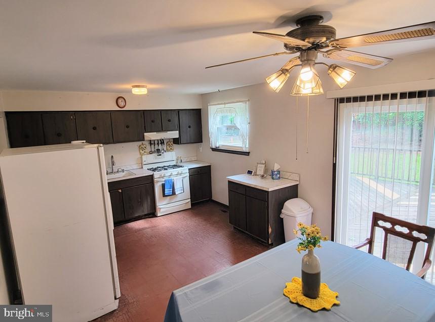 581 Township Line Road Franklinville, NJ 08322 - Photo 6 of 30 Dining into Kitchen