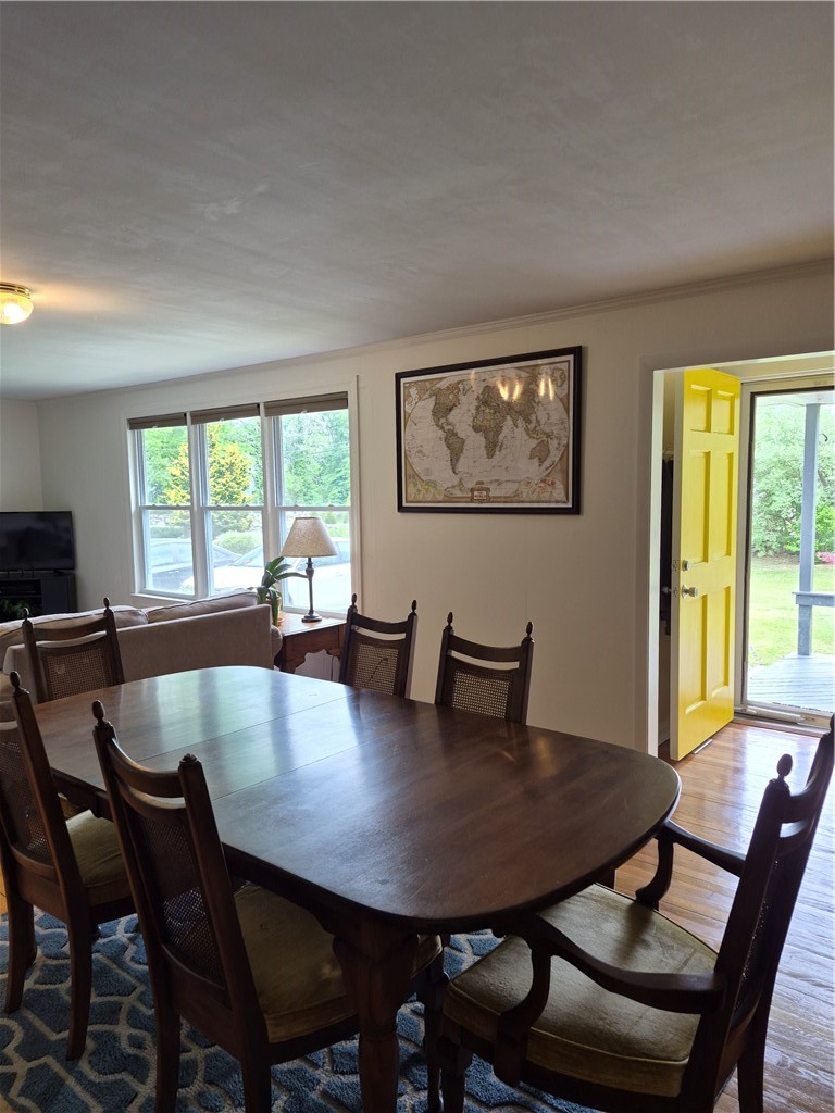 345 Stone Church Road Tiverton, RI 02878 - Photo 15 of 40 Family room/dining area