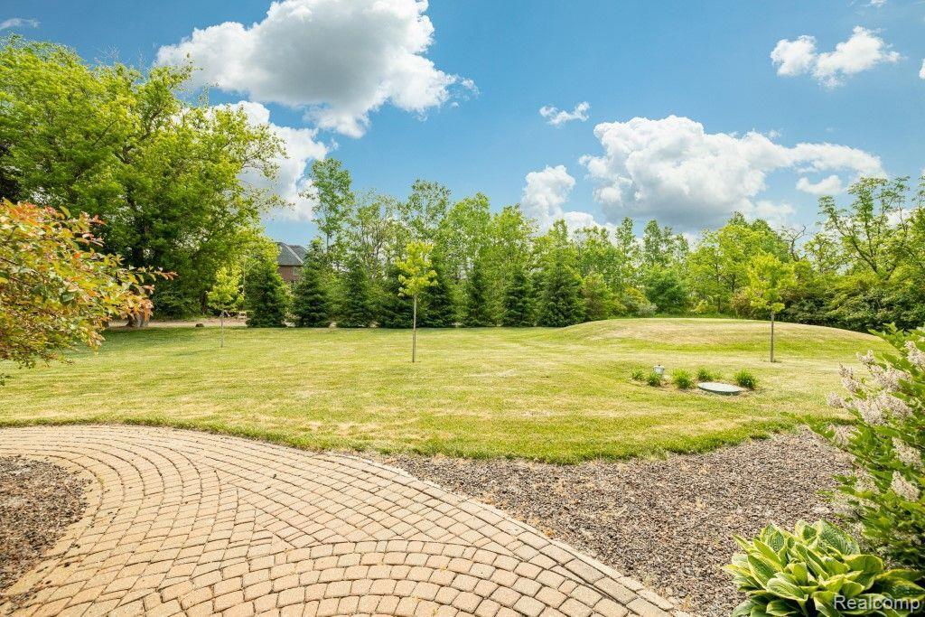 7555 Ridge Road North Canton, MI 48187 - Photo 6 of 79