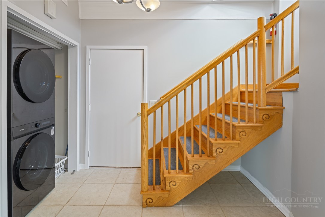 146 Cherokee Lane Purlear, NC 28665 - Photo 28 of 49 a view of entryway