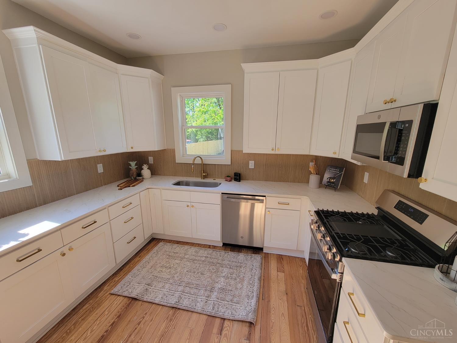 103 West Sharon Road Glendale, OH 45246 - Photo 5 of 25