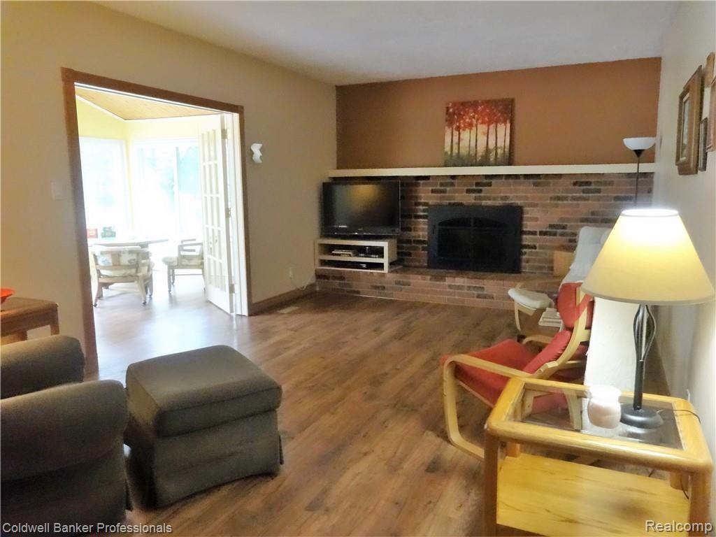 5065 Aintree Court Rochester, MI 48306 - Photo 26 of 59 5065 Aintree Ct_Family room w/ view to sunroom