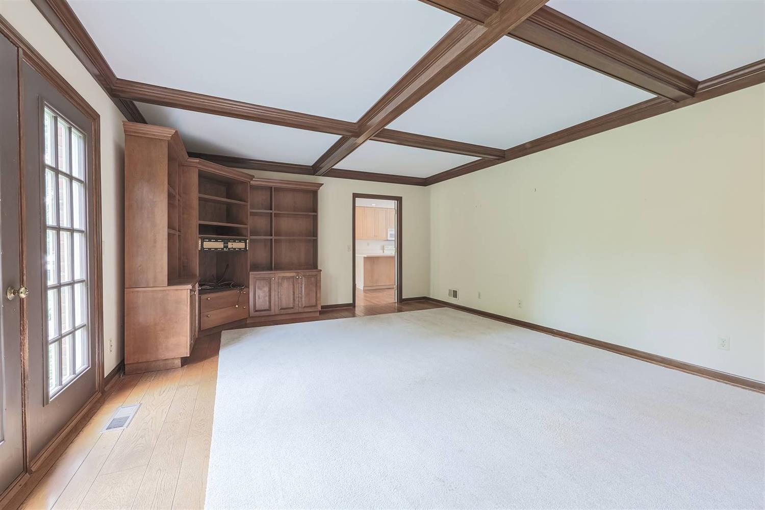 8640 Kugler Mill Road Cincinnati, OH 45243 - Photo 8 of 30 Gallery Image 8
