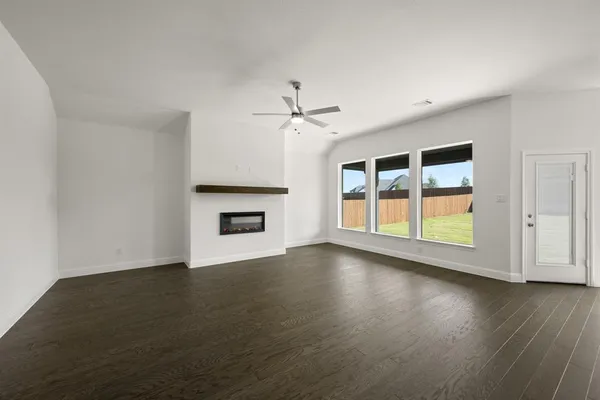 $449,999 | 220 Pine Leaf Trail, Waxahachie, TX 75165