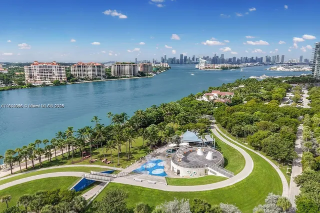 $2,850,000 | 300 South Pointe Drive, Unit 801, Miami Beach, FL 33139