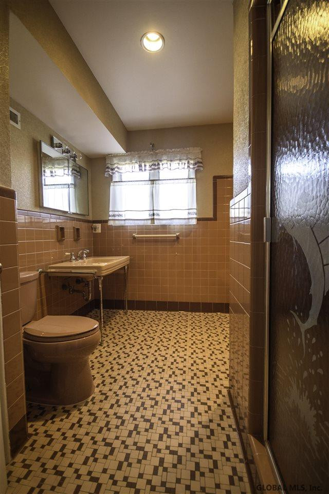 29 Clarendon Road Albany, NY 12203 - Photo 6 of 24 Photo 6