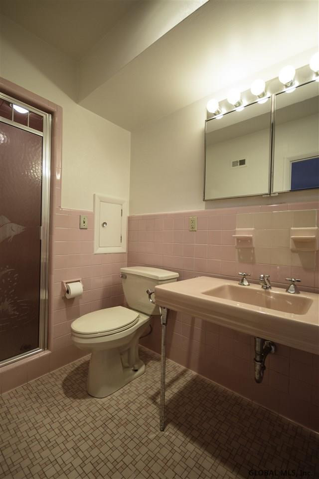 29 Clarendon Road Albany, NY 12203 - Photo 9 of 24 Photo 9