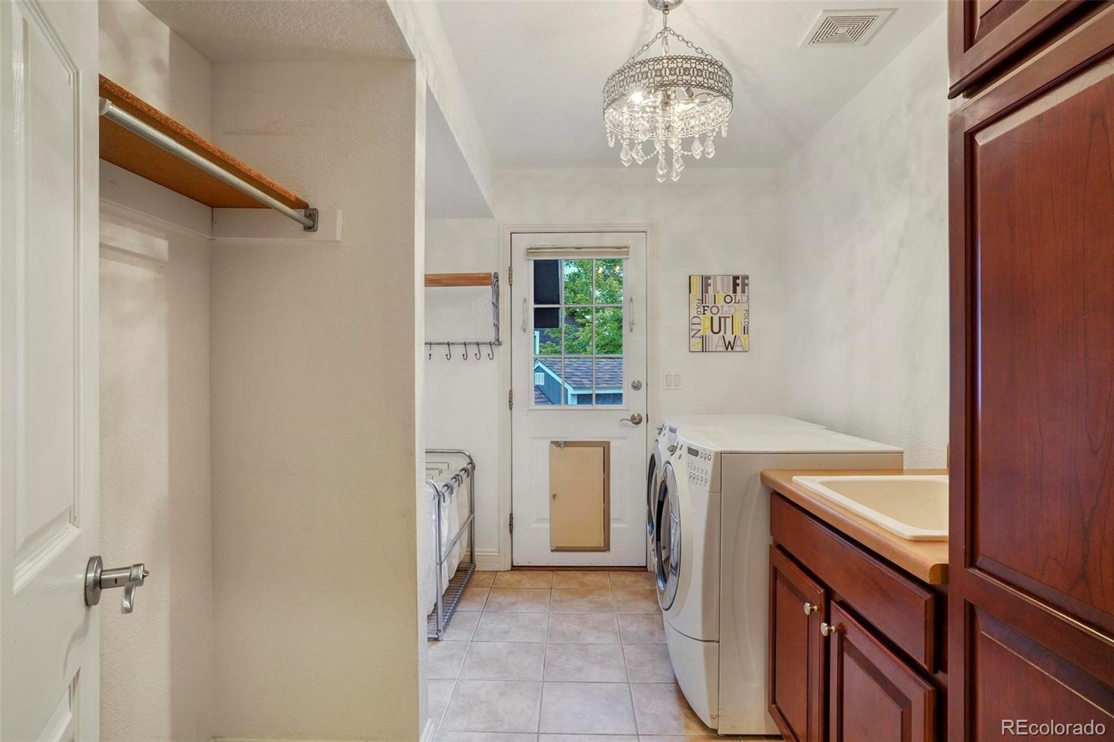 10277 Rustic Redwood Lane Highlands Ranch, CO 80126 - Photo 14 of 35 Gallery Image 14