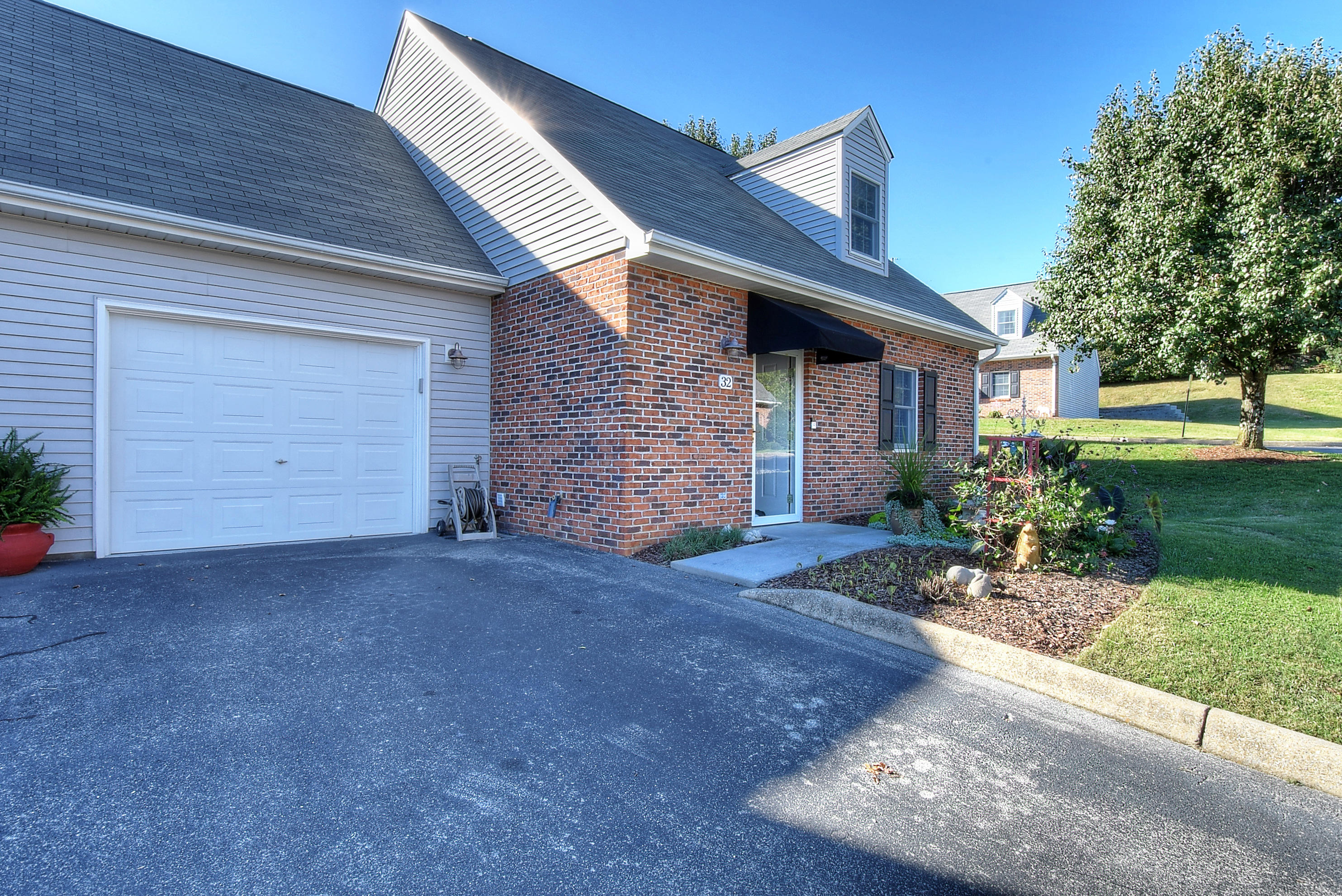 2700 Indian Ridge Road, Unit 32 Johnson City, TN 37604 - Photo 2 of 30 DSC_0010_1_2