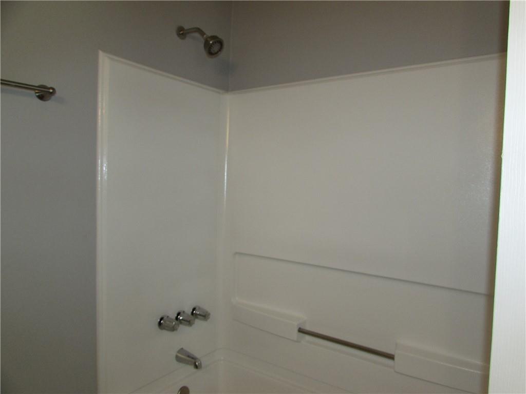 835 Heritage Valley Road Norcross, GA 30093 - Photo 26 of 34 a bathroom with a bathtub