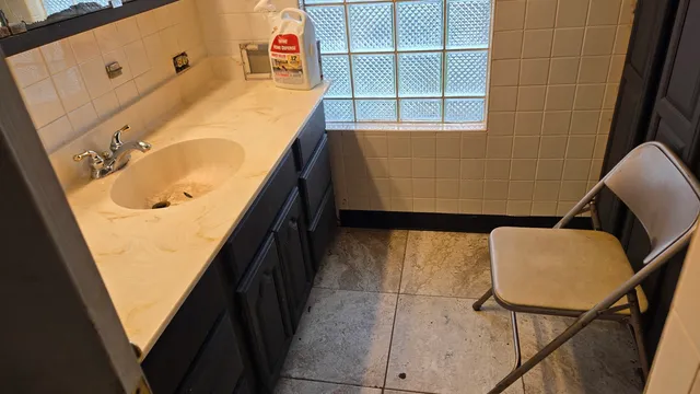a bathroom with a tub