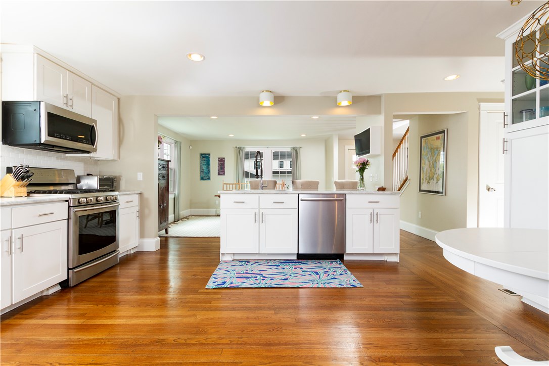 82 3rd Beach Road Middletown, RI 02842 - Photo 11 of 34