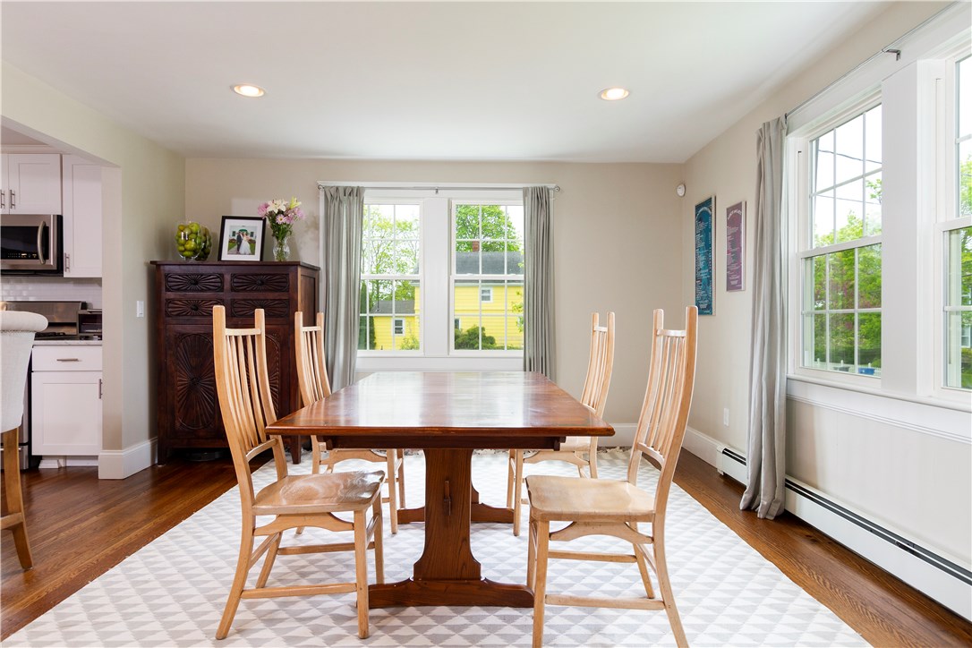 82 3rd Beach Road Middletown, RI 02842 - Photo 13 of 34