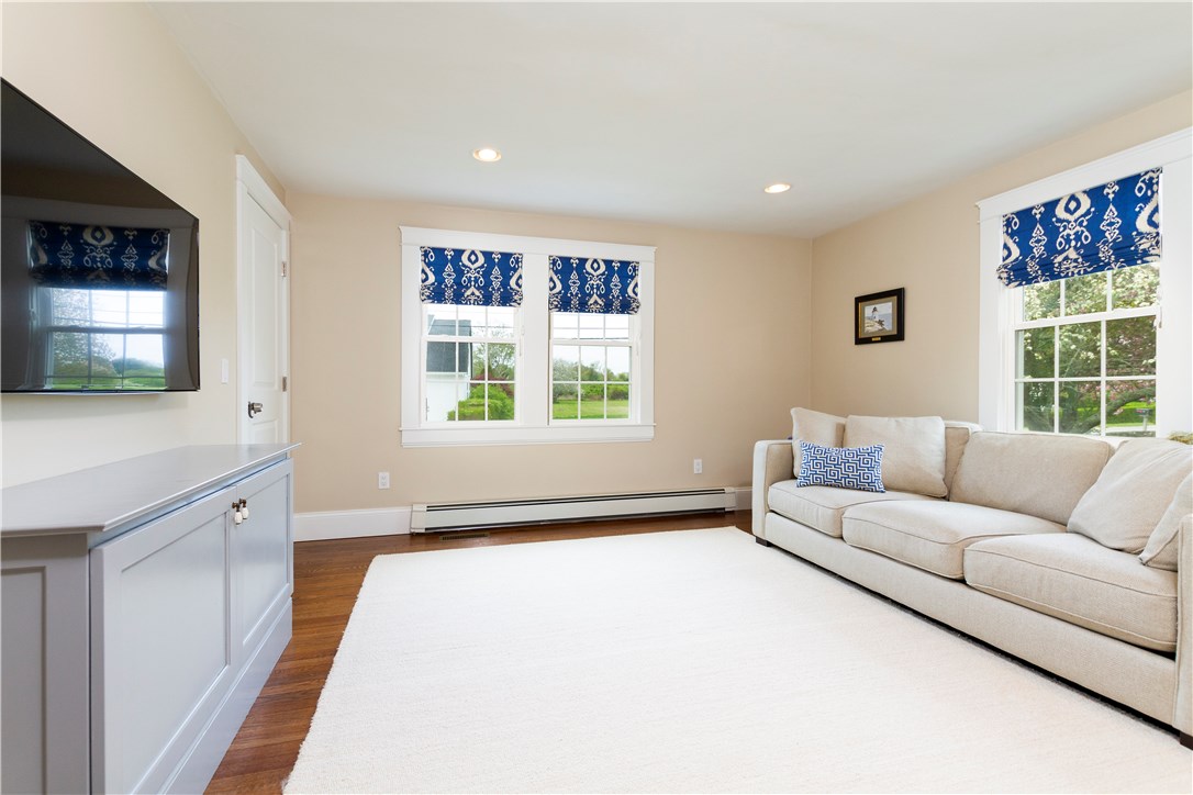 82 3rd Beach Road Middletown, RI 02842 - Photo 16 of 34