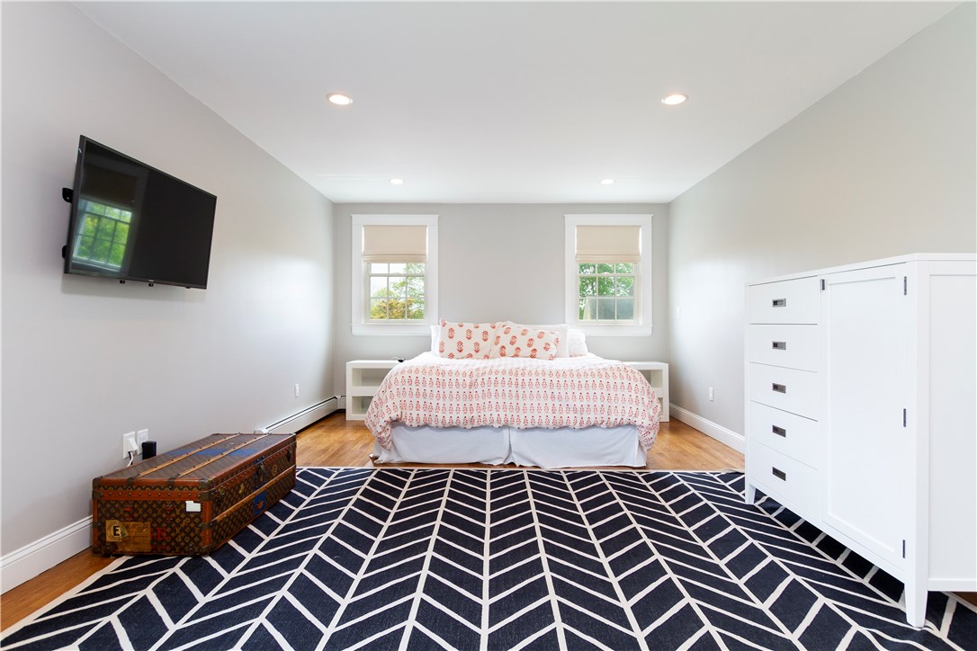 82 3rd Beach Road Middletown, RI 02842 - Photo 18 of 34