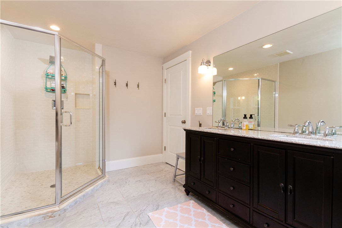 82 3rd Beach Road Middletown, RI 02842 - Photo 23 of 34