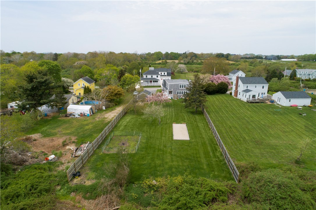 82 3rd Beach Road Middletown, RI 02842 - Photo 4 of 34