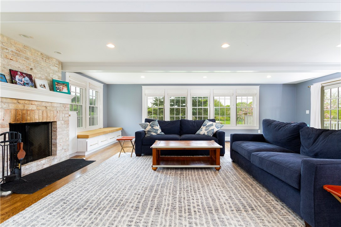 82 3rd Beach Road Middletown, RI 02842 - Photo 5 of 34
