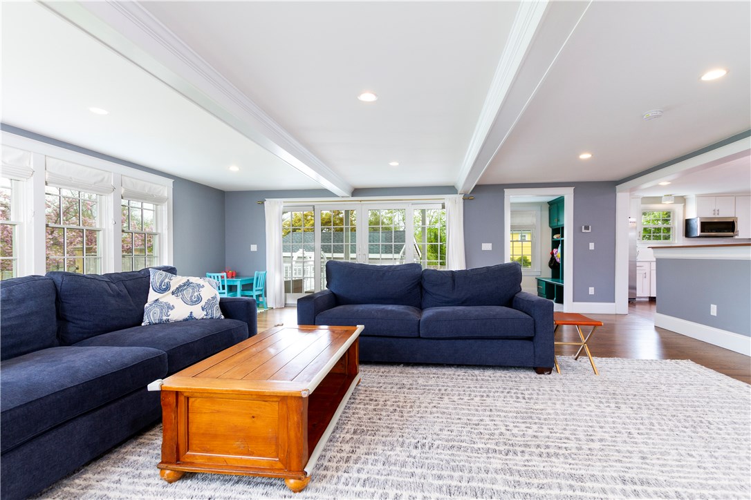82 3rd Beach Road Middletown, RI 02842 - Photo 7 of 34