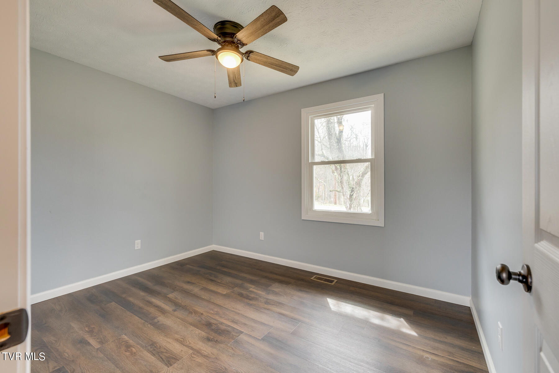 472 Lenoir Road Kingsport, TN 37660 - Photo 15 of 25 017