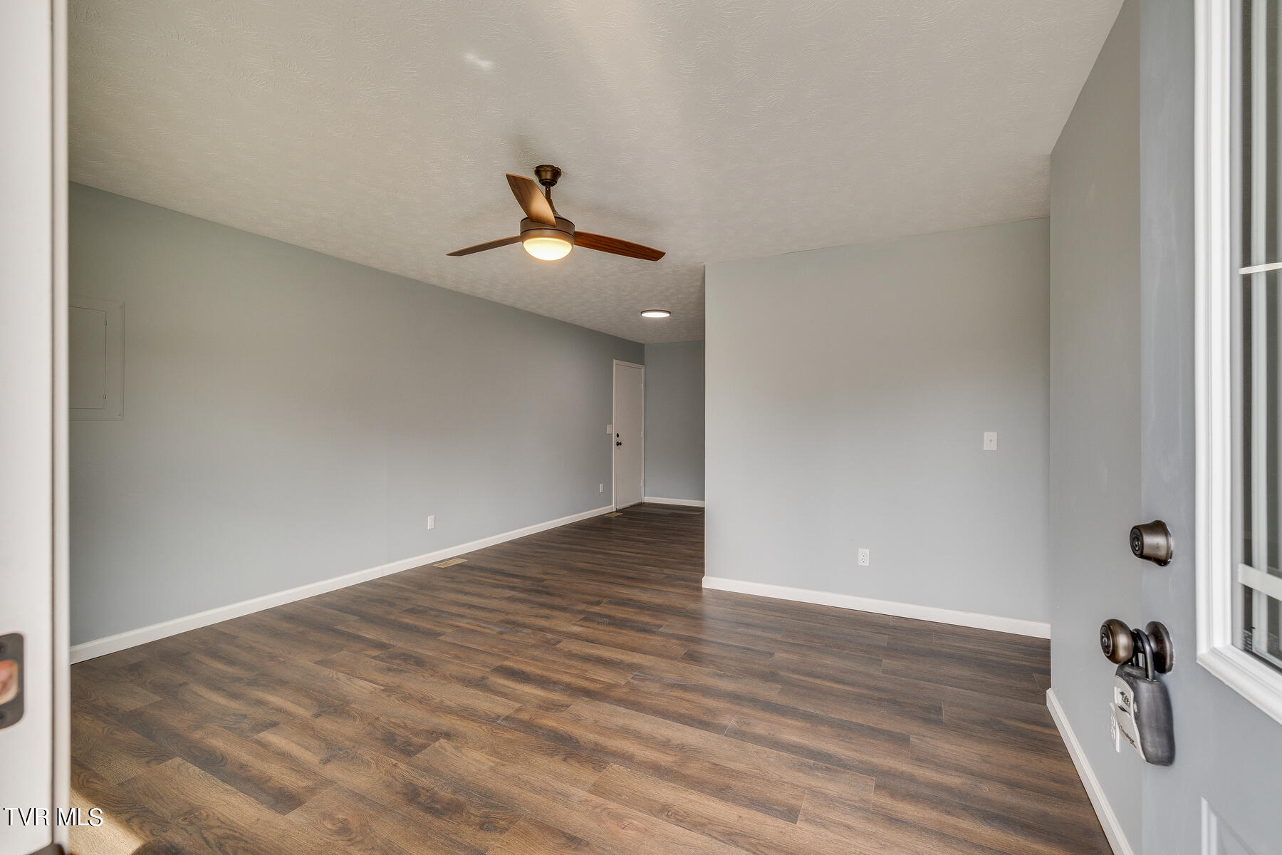 472 Lenoir Road Kingsport, TN 37660 - Photo 4 of 25 005