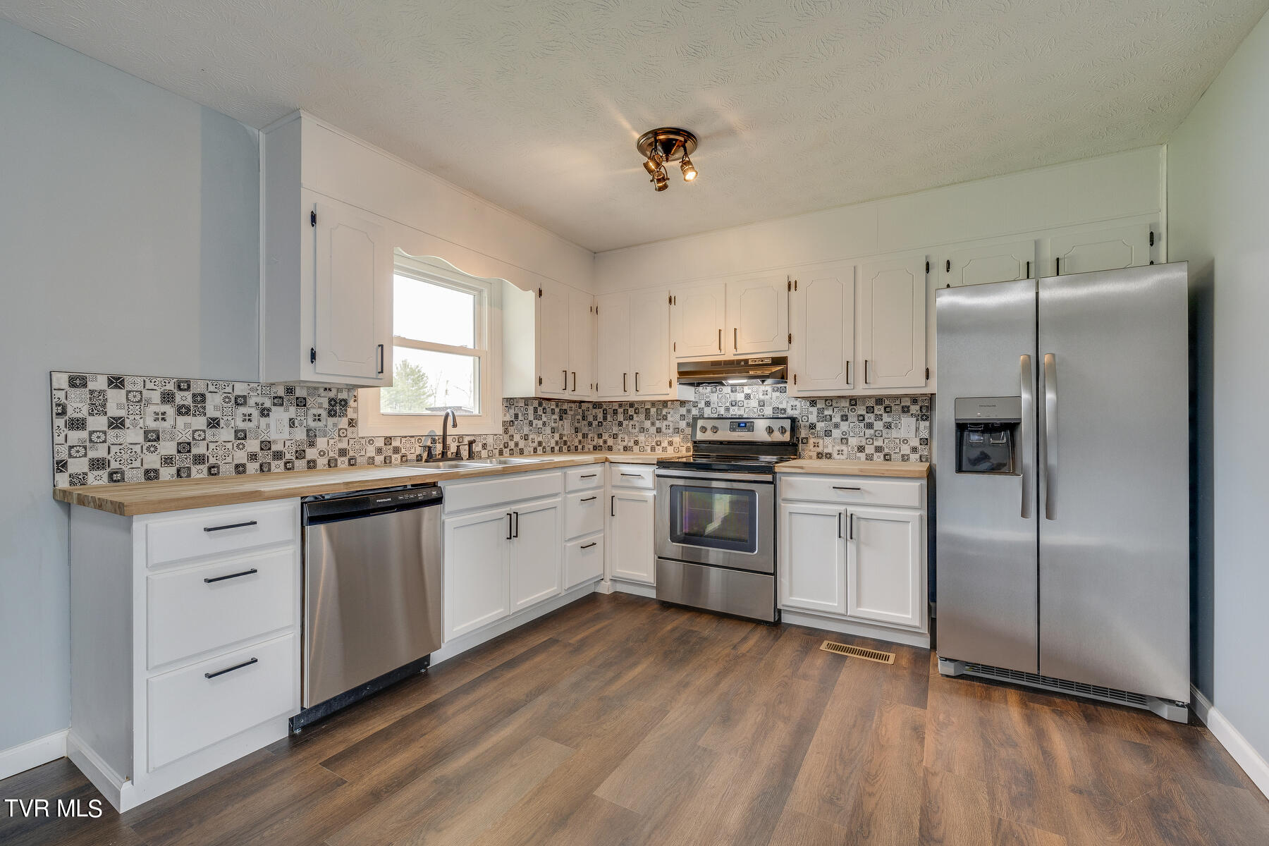 472 Lenoir Road Kingsport, TN 37660 - Photo 9 of 25 011