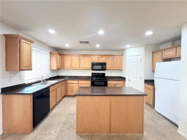 $2,200 | 8815 Lost Forest Street, Las Vegas, NV 89139