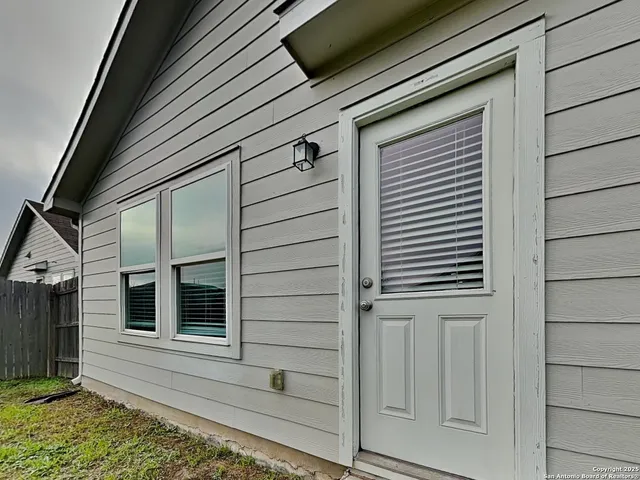 $1,599 | 424 Mallow Drive, New Braunfels, TX 78130