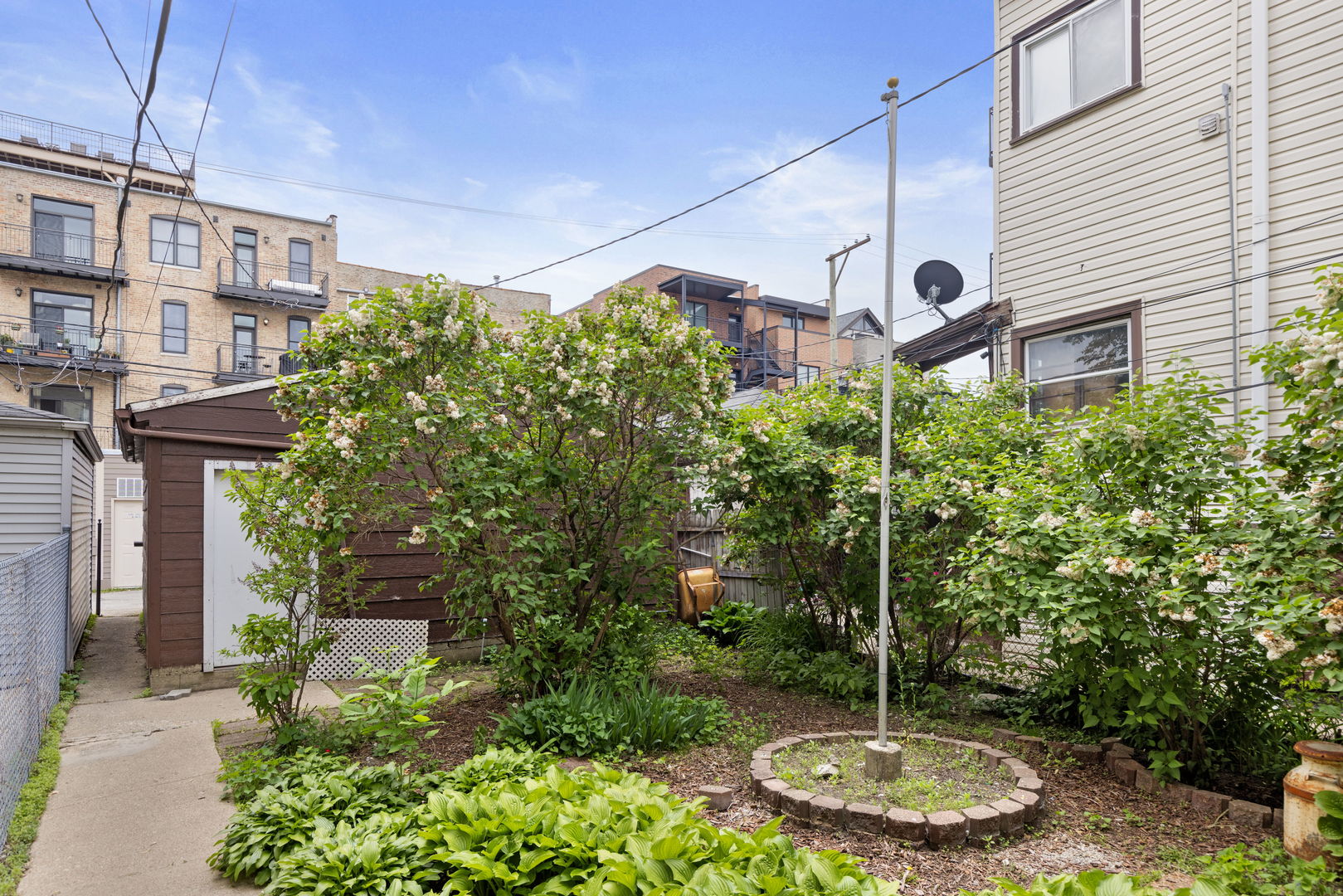 1507 West Erie Street Chicago, IL 60642 - Photo 22 of 24 a backyard of a house with lots of green space