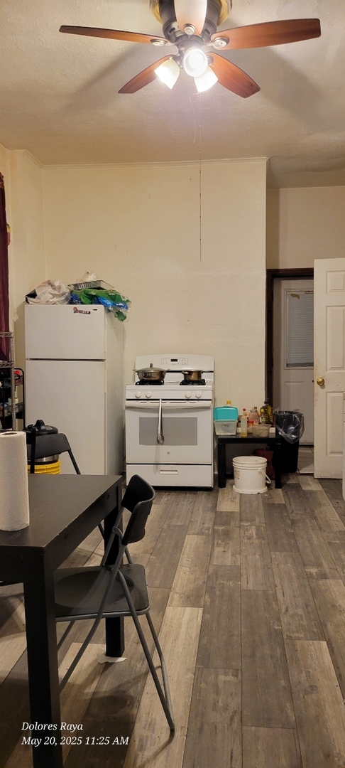 1507 West Erie Street Chicago, IL 60642 - Photo 10 of 24 a view of a workspace with furniture