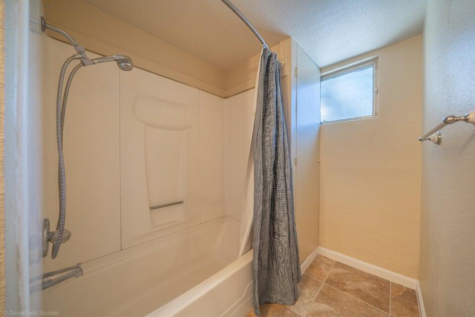 21785 Bend Ferry Road Red Bluff, CA 96080 - Photo 42 of 46 Bathroom 1