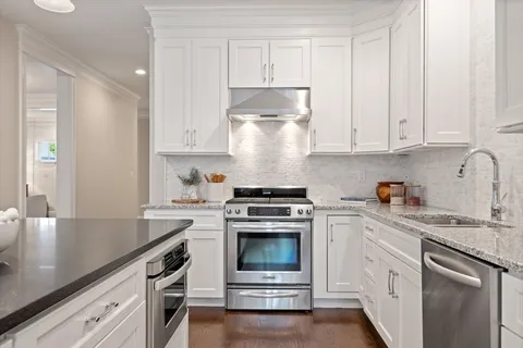 $1,325,000 | 11 Lillian Way, Unit 11, Wayland, MA 01778