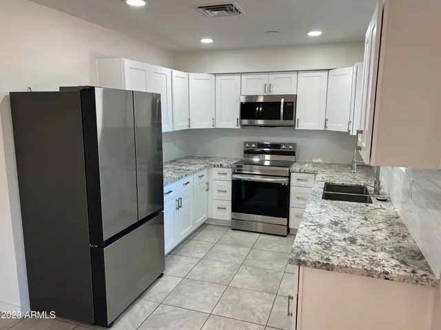 $1,890 | 12611 North 25th Avenue, Phoenix, AZ 85029