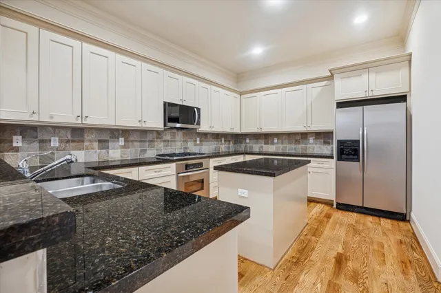 $808,000 | 4732 Banning Drive, Houston, TX 77027