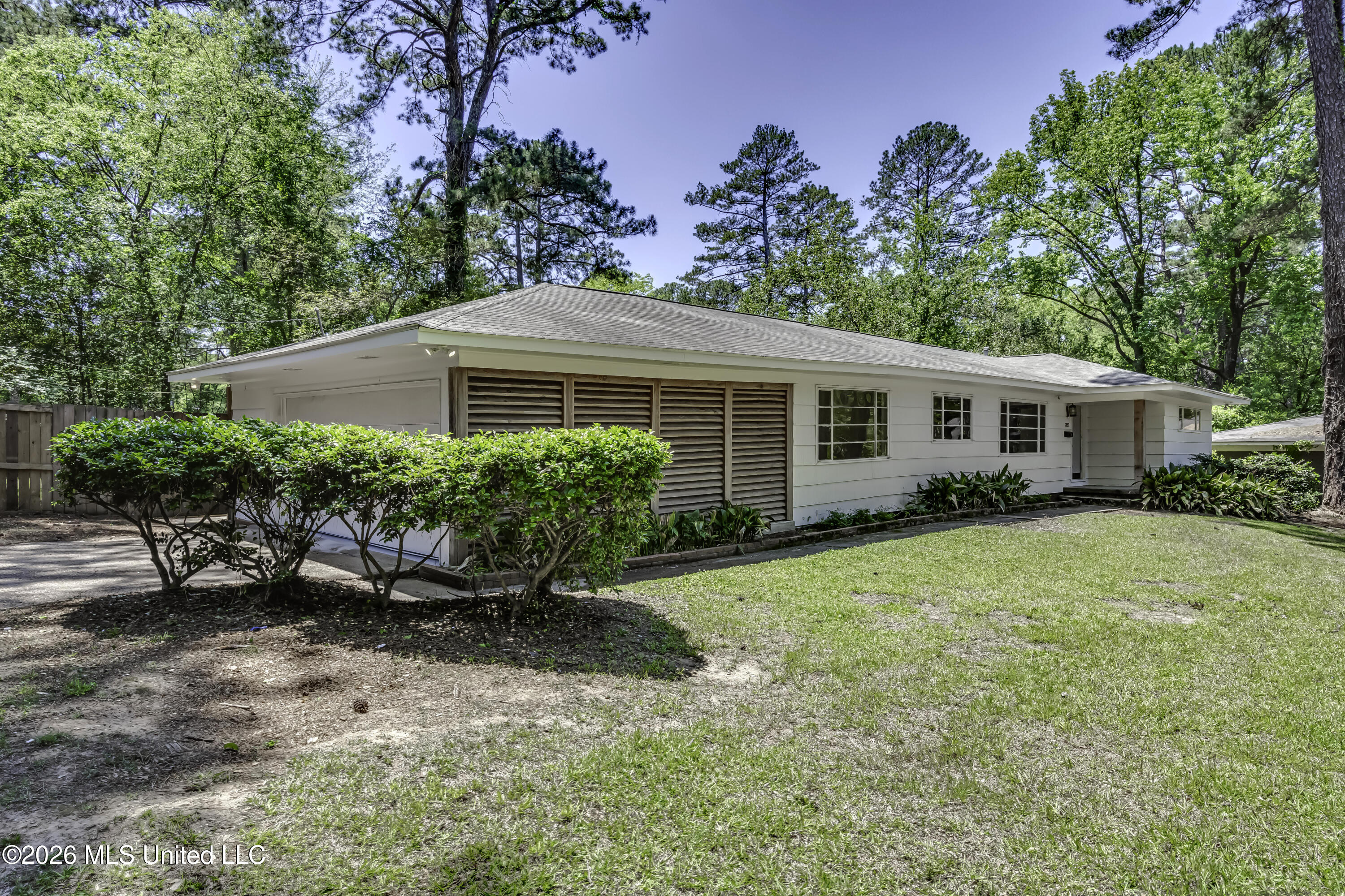 2051 Meadowbrook Road Jackson, MS 39211 - Photo 3 of 49 2051 Meadowbrook--8