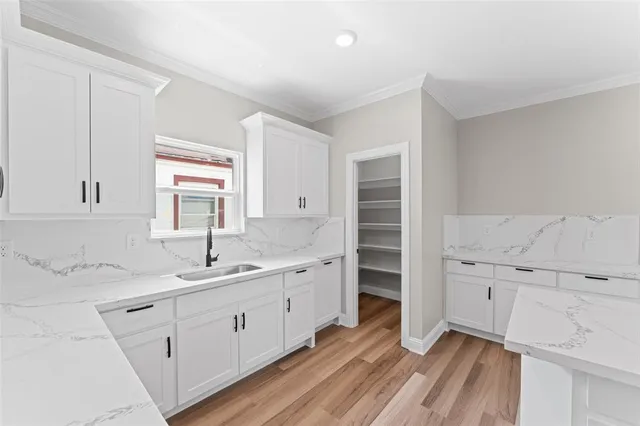 an empty room with windows and ceiling fan