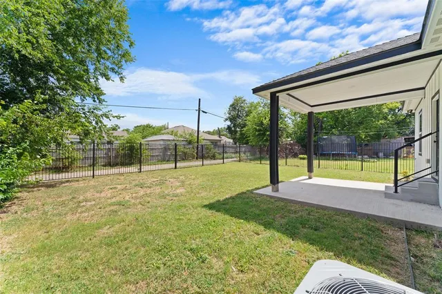 a view of a house with backyard and porch