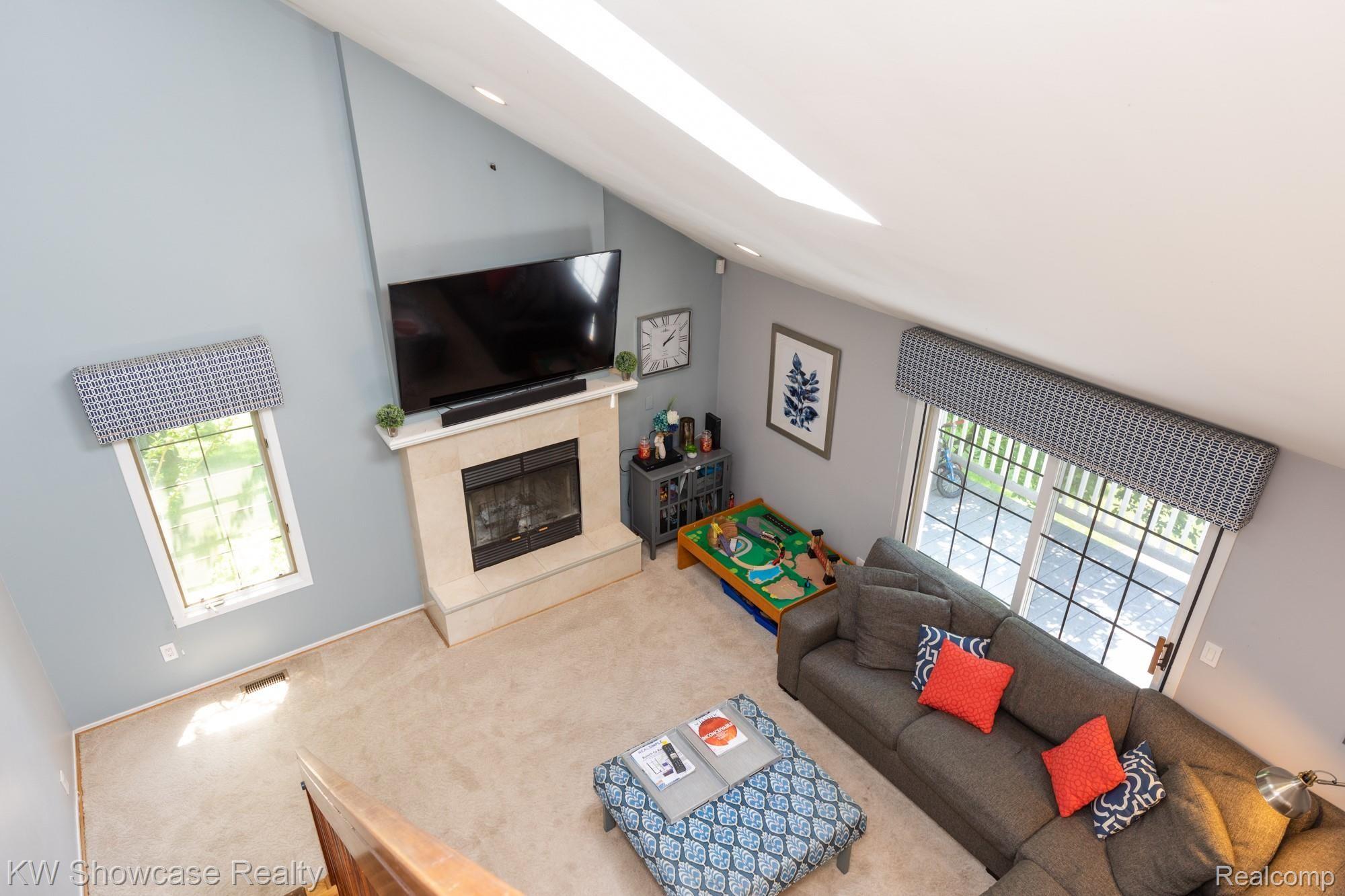 2332 Hiller Road West Bloomfield, MI 48324 - Photo 18 of 43 2332 Hiller Rd-19.jpg