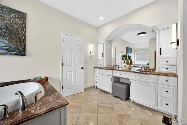 $1,295,000 | 11 Regatta Bay Court, Lake St. Louis, MO 63367