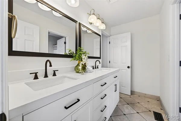 $1,295,000 | 11 Regatta Bay Court, Lake St. Louis, MO 63367