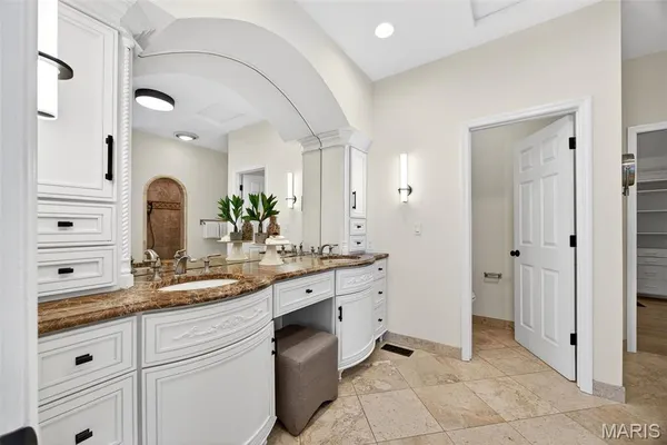 $1,295,000 | 11 Regatta Bay Court, Lake St. Louis, MO 63367